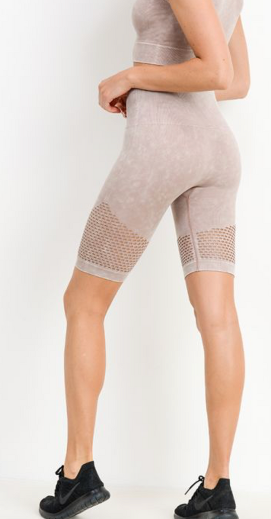 Highwaist Mineral Wash Seamless Bermuda Short Leggings